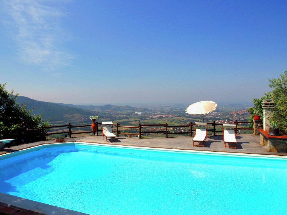 Villa photo 1