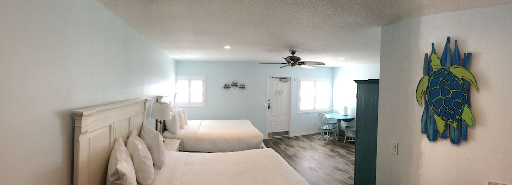 Standard Room, 2 Queen Beds photo 3