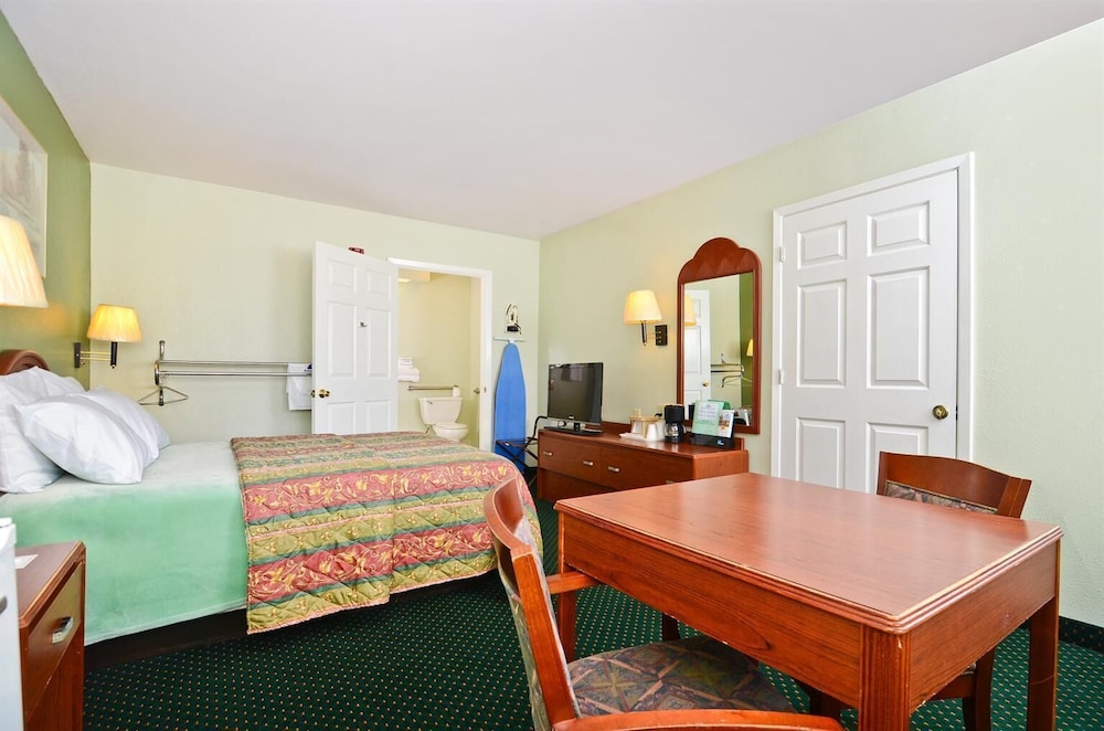 Standard Room, 1 King Bed, Smoking