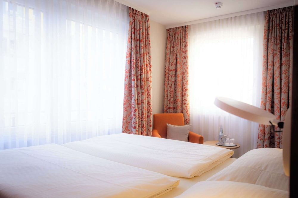 Comfort Room, 1 Double Bed (Cozy Sitting Corner) - Photo 4