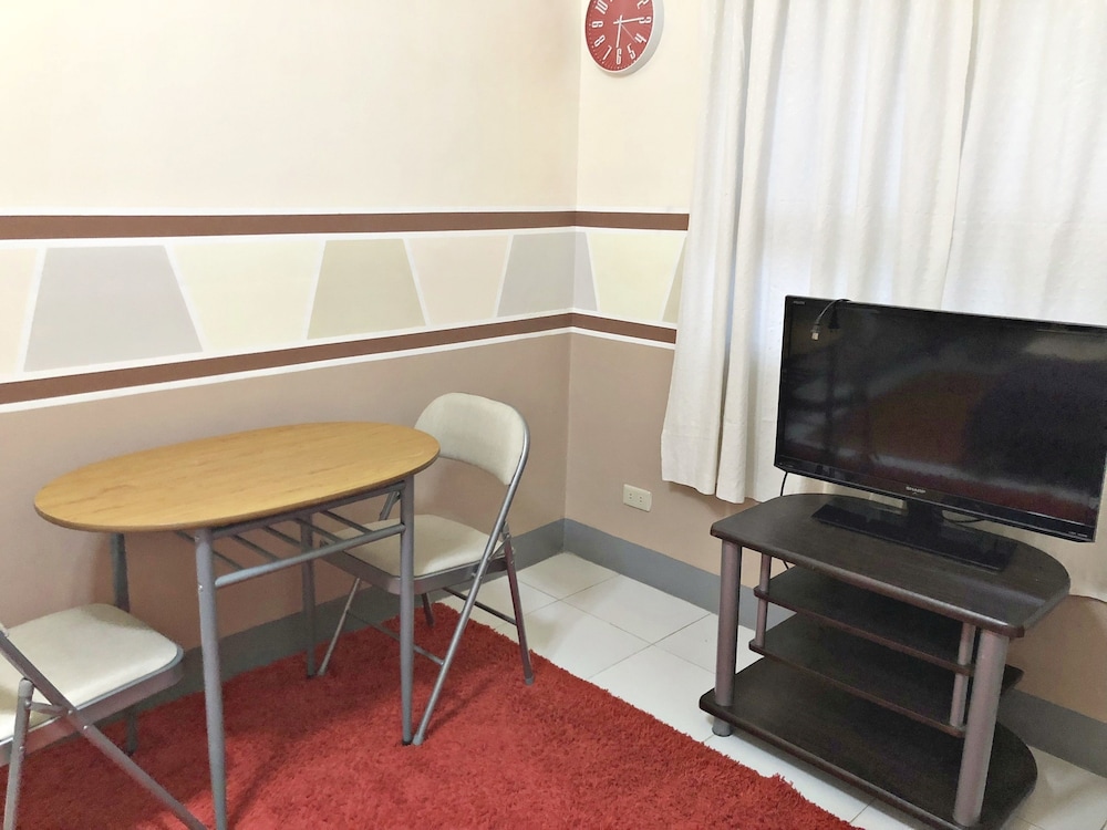 Deluxe Room, 1 Queen Bed, Non Smoking photo 3