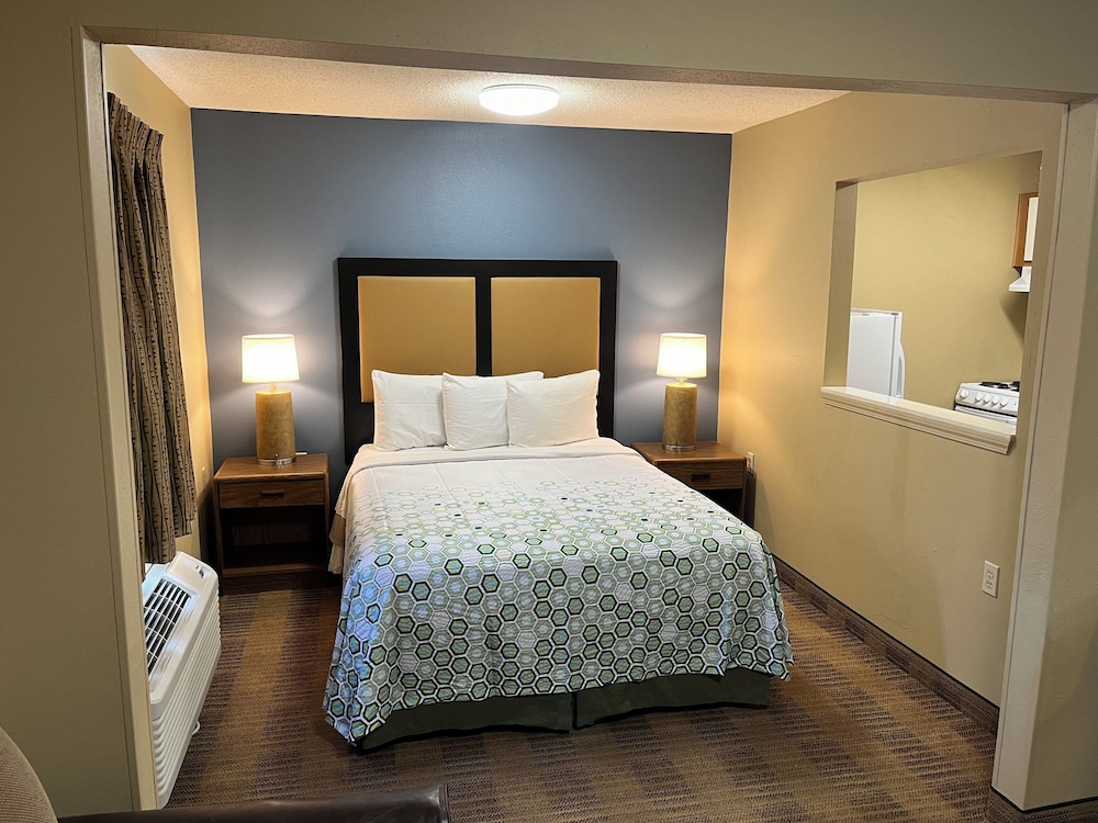 Suite, 1 Queen Bed with Sofa bed, Non Smoking - Photo 1