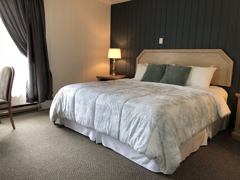 King Bed Deluxe, Mtn & Park View.(#10) photo 1