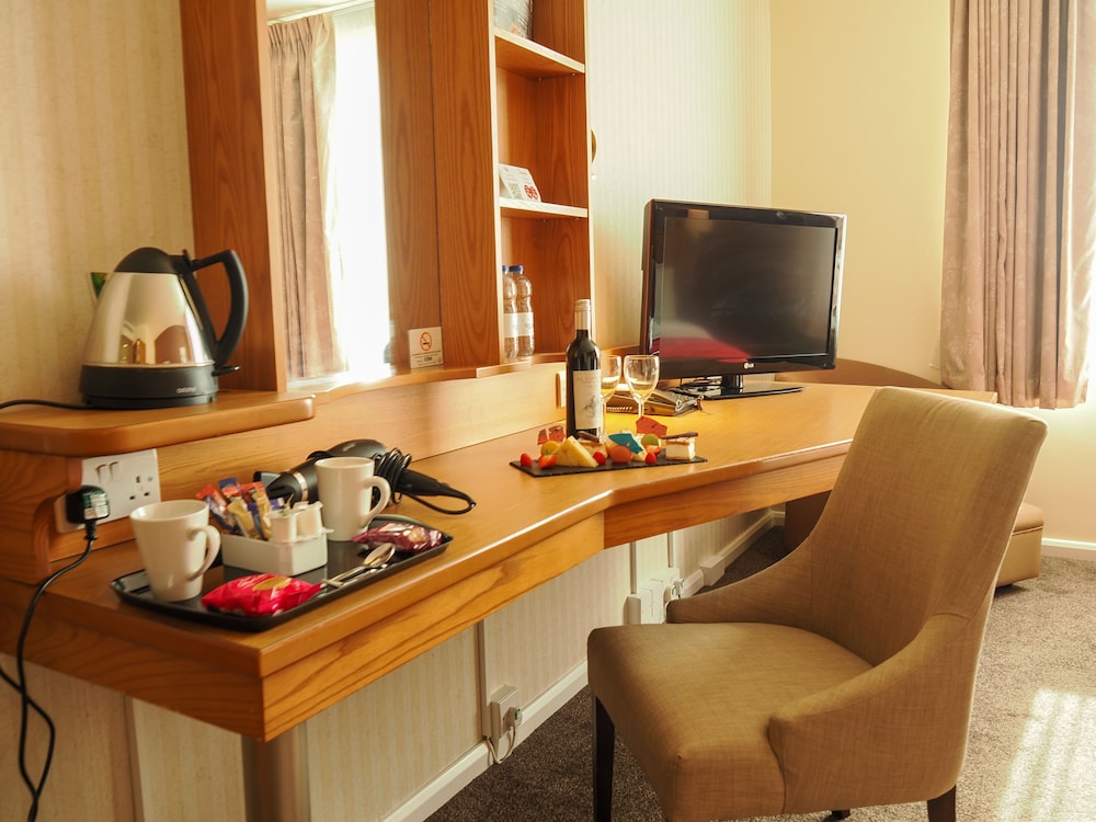 Standard Twin, 2 Double Beds - Photo 5