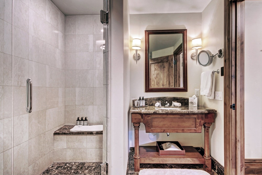 Suite, 1 King Bed (Arrabelle) - Photo 14