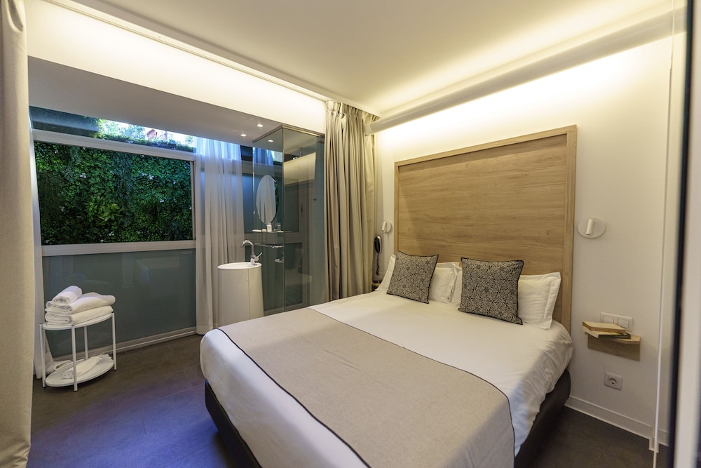 Interior double room for single use