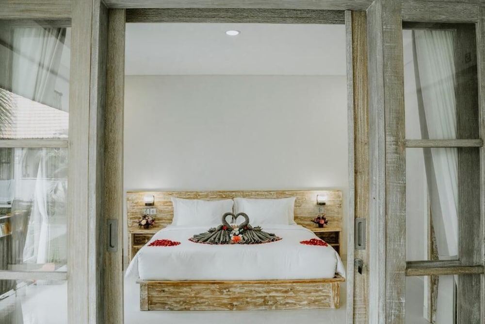 Deluxe Double Room, Pool View photo 1