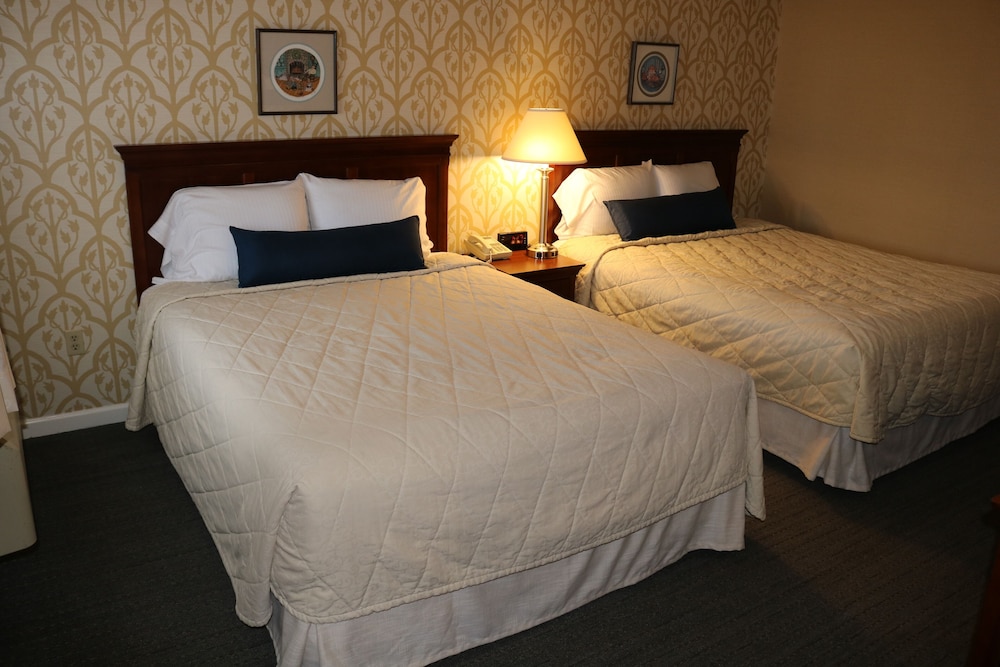 Suite, 2 Queen Beds (Two-Room Suite N/S)