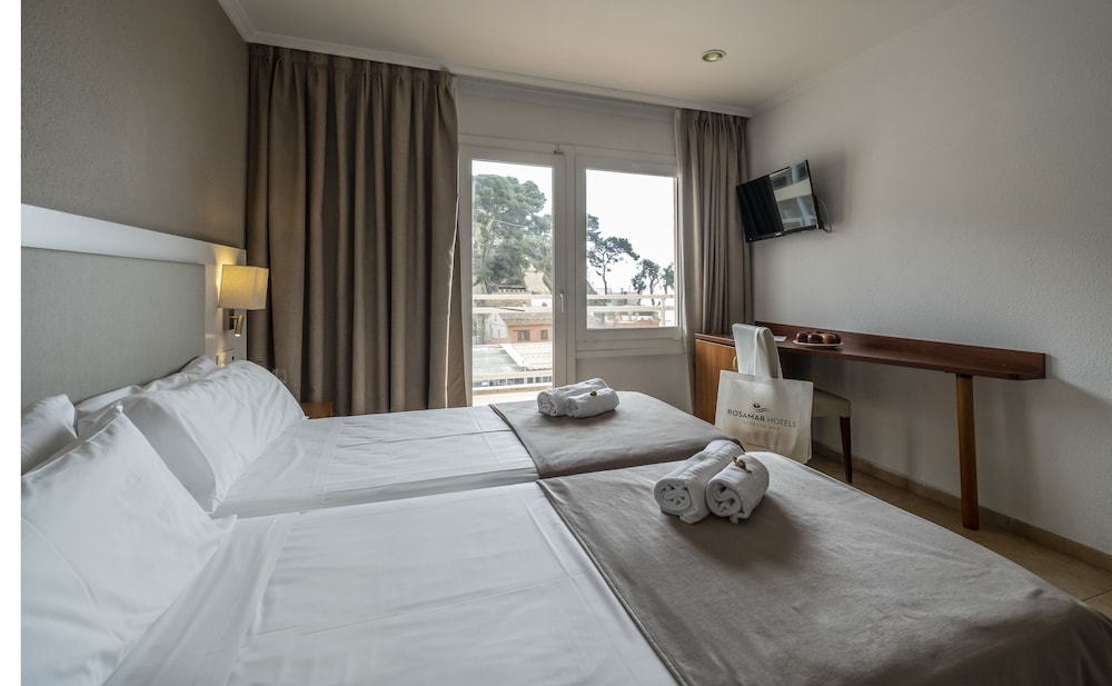 Double or Twin Room, Balcony, Sea View - Photo 4