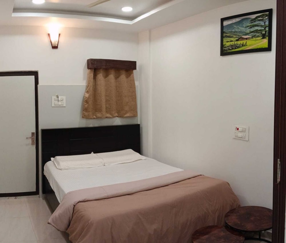 Deluxe Bed Non AC Room