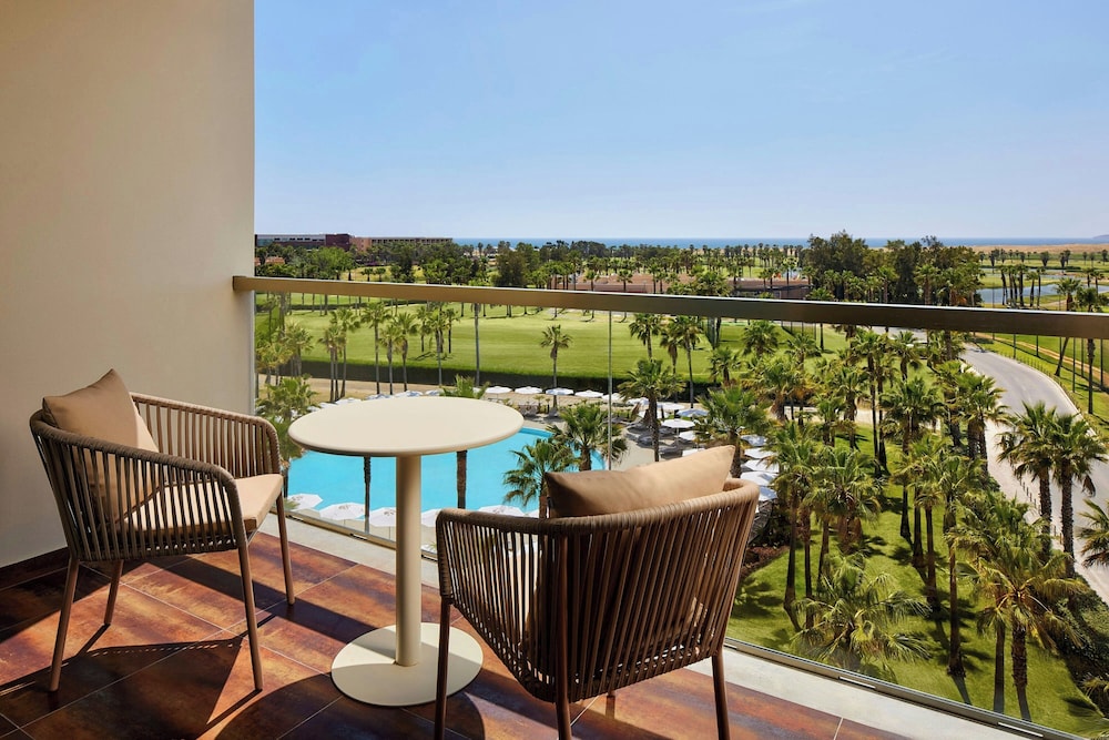 Club Suite, 1 Bedroom, Sea View - Photo 1