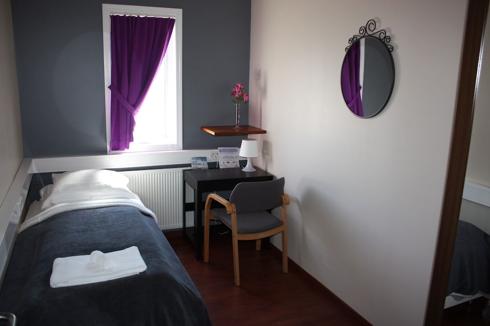 Basic Single Room, Shared Bathroom photo 1