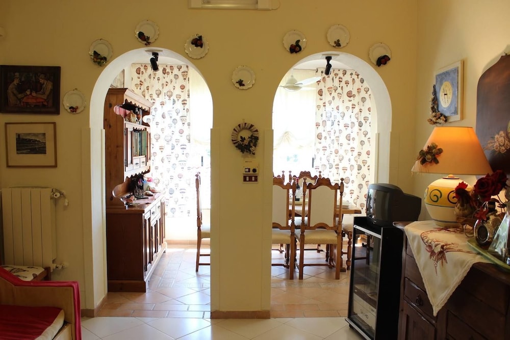 Apartment, 3 Bedrooms, 2 Bathrooms photo 3