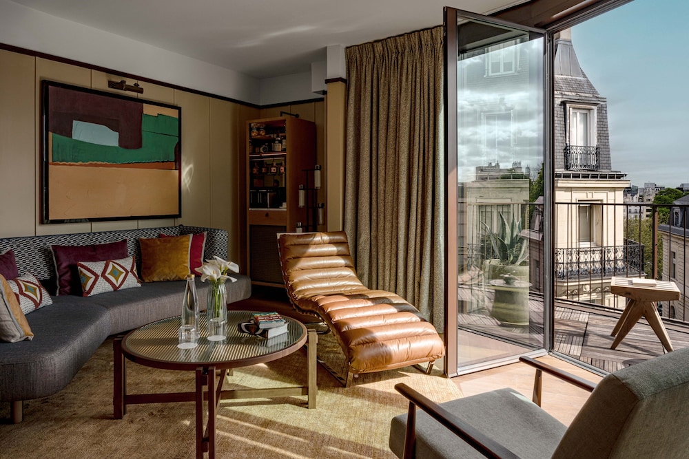 Suite (Sky)