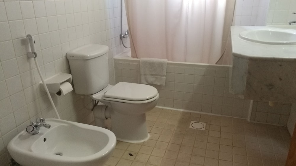 Standard Twin Room, 2 Twin Beds - Photo 8