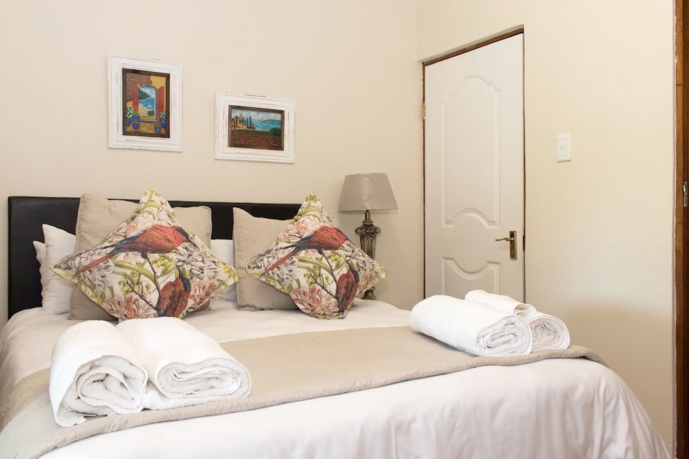 Family Studio Suite, Multiple Beds, Ensuite, Ground Floor photo 1