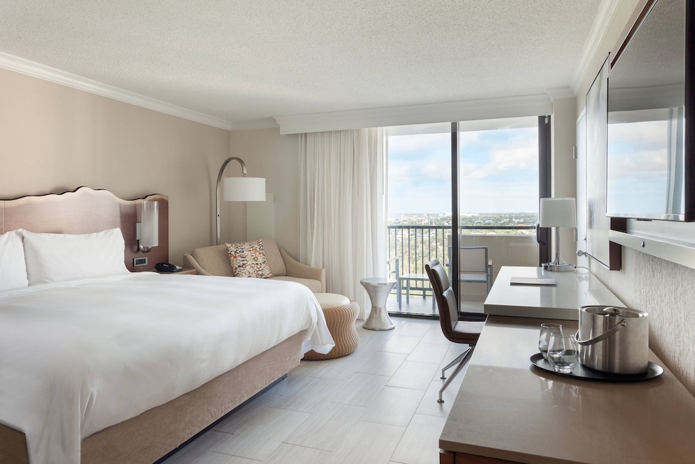 Deluxe Room, Ocean View (Hearing Accessible)