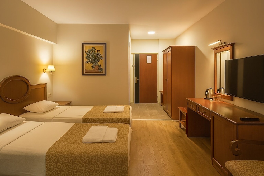 Economy Triple Room photo 1