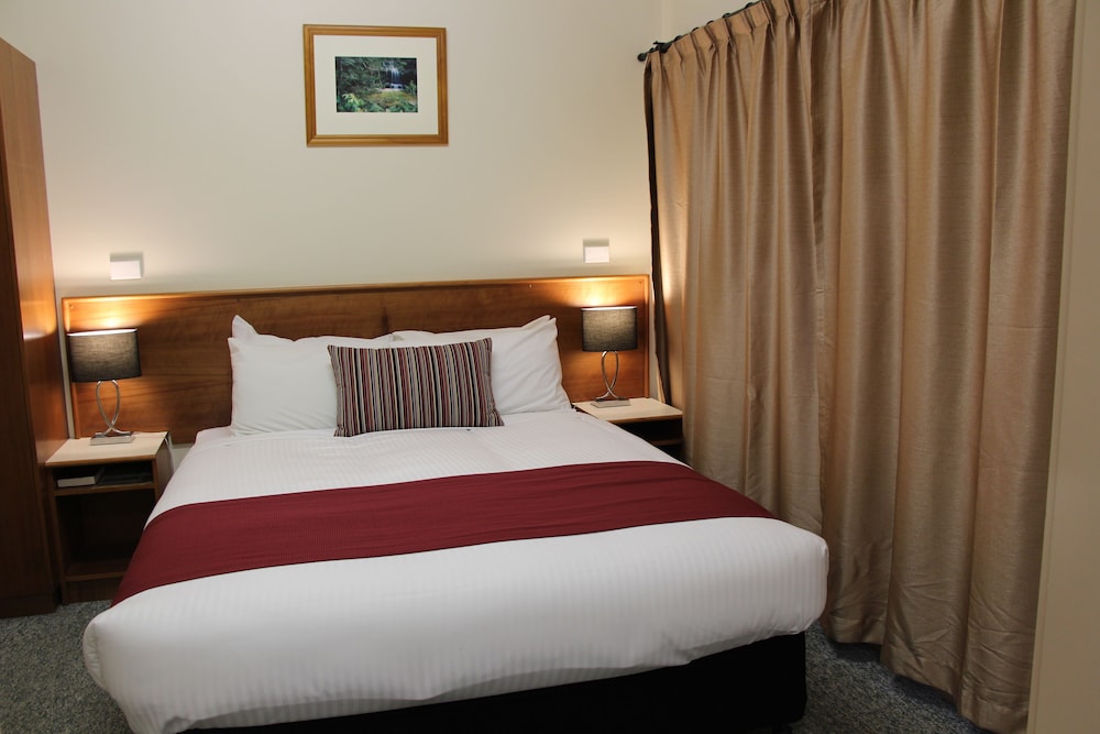 Executive Room, 1 Queen Bed, Kitchenette photo 2