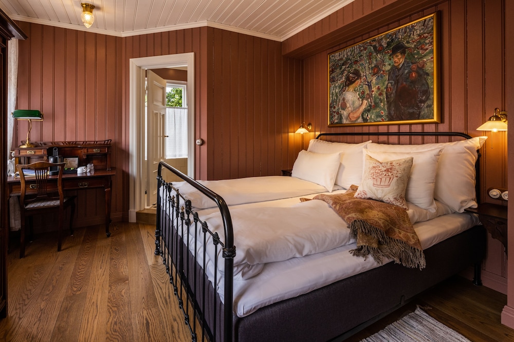 Deluxe Double Room, 1 King Bed photo 1
