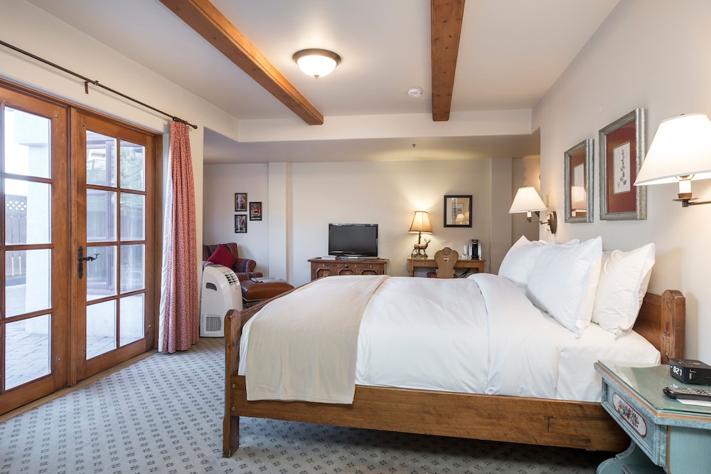Room, 1 King Bed, Mobility Accessible, Bathtub (Inn)