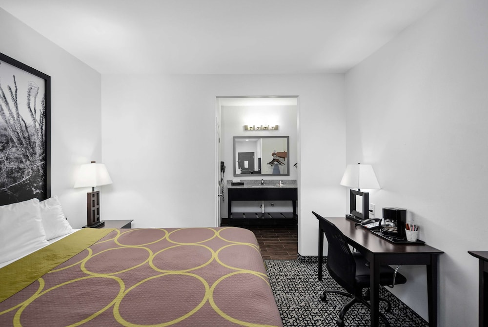 Room, 1 King Bed, Accessible, Non Smoking (Mobility, Bathtub w/Grab Bars) - Photo 3