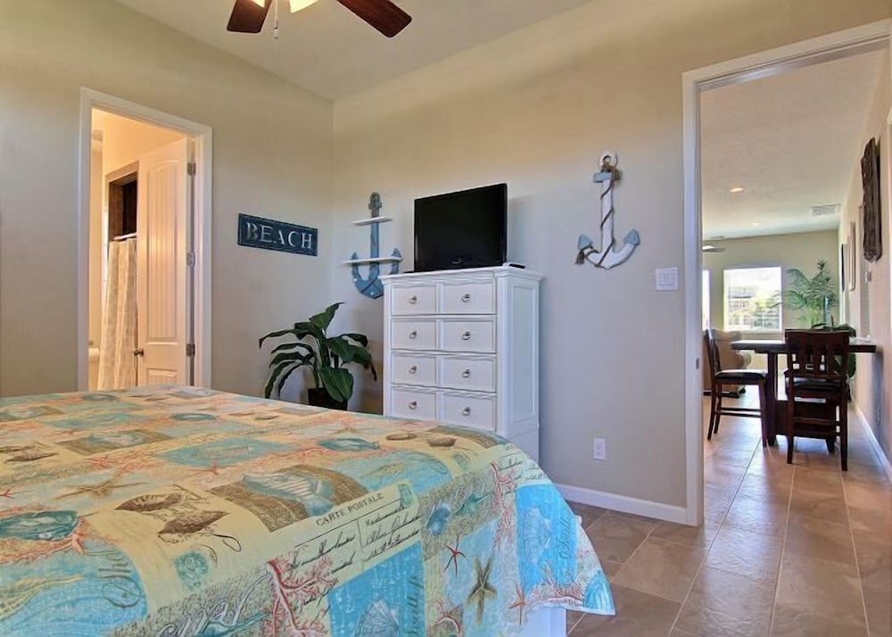 House, 4 Bedrooms, Private Pool (Sunshine's Serenity)