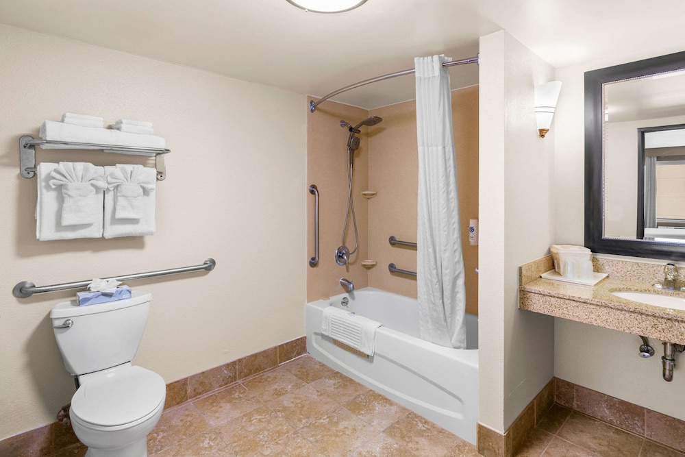 Suite, Multiple Beds, Accessible, Non Smoking - Photo 2