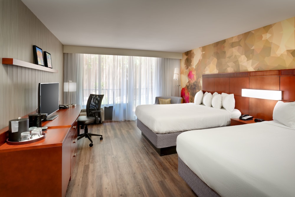 Standard Room, 2 Queen Beds (Mobility Accessible, Roll-In Shower) - Photo 3
