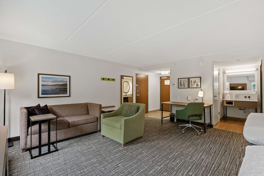 Suite, Two Queen Beds, Non-Smoking - Photo 8