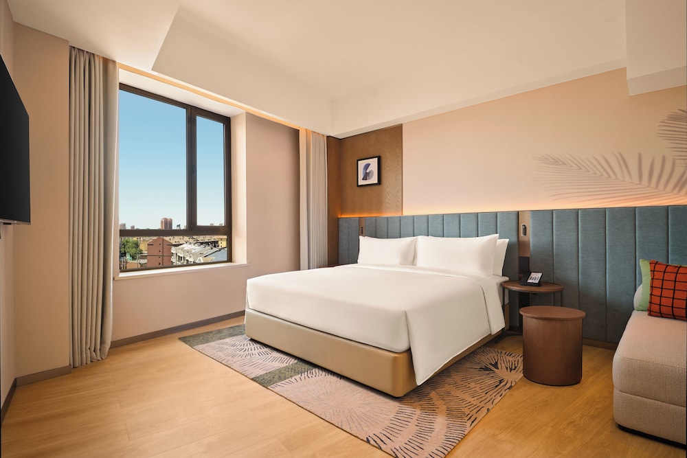 Deluxe Suite, 1 King Bed photo 3