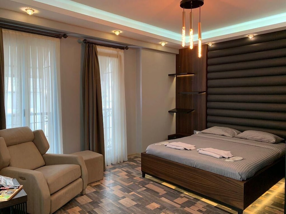 Deluxe Studio Suite, City View photo 2