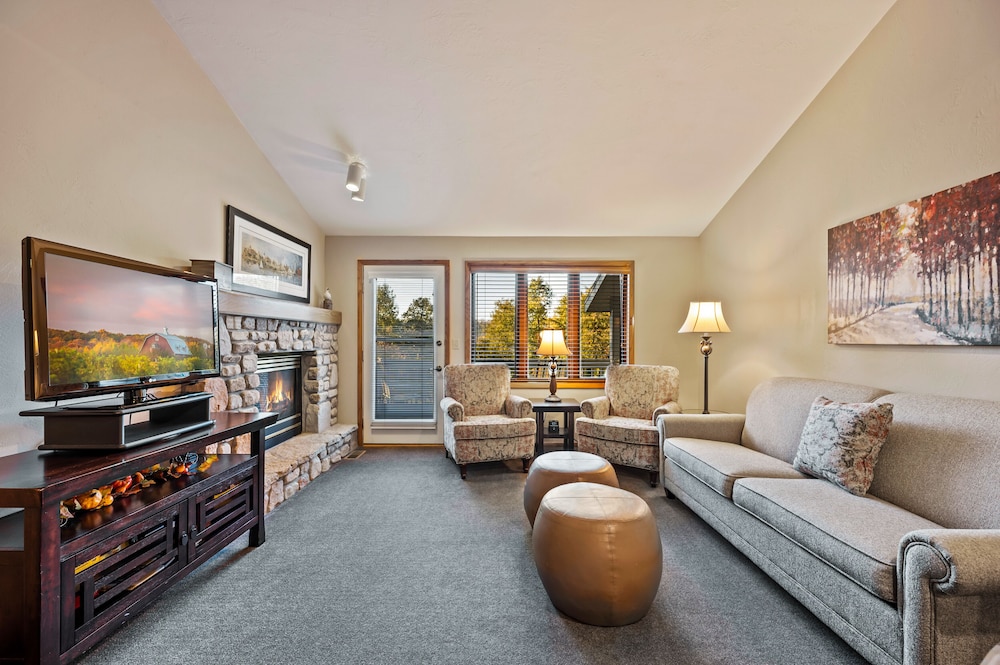 Premium Condo, 2 Bedrooms (2 Bathrooms, 2 Full Flights of Stairs)