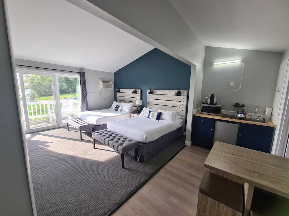 Family Room, Kitchenette, Pool View (Anchor Building) photo 1