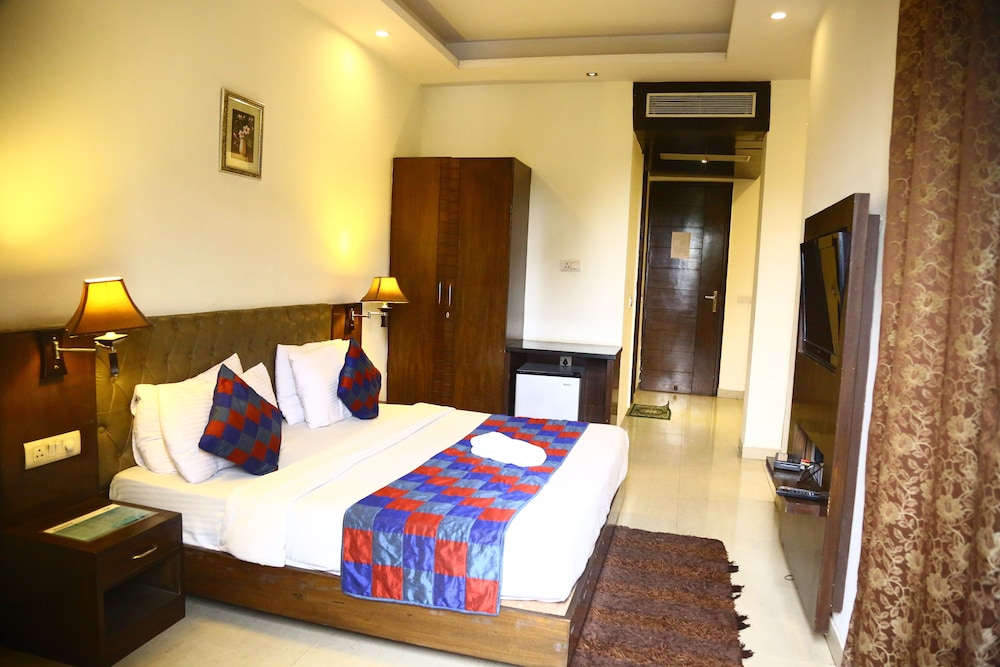Deluxe Twin Room, 1 Bedroom, Smoking, Park View