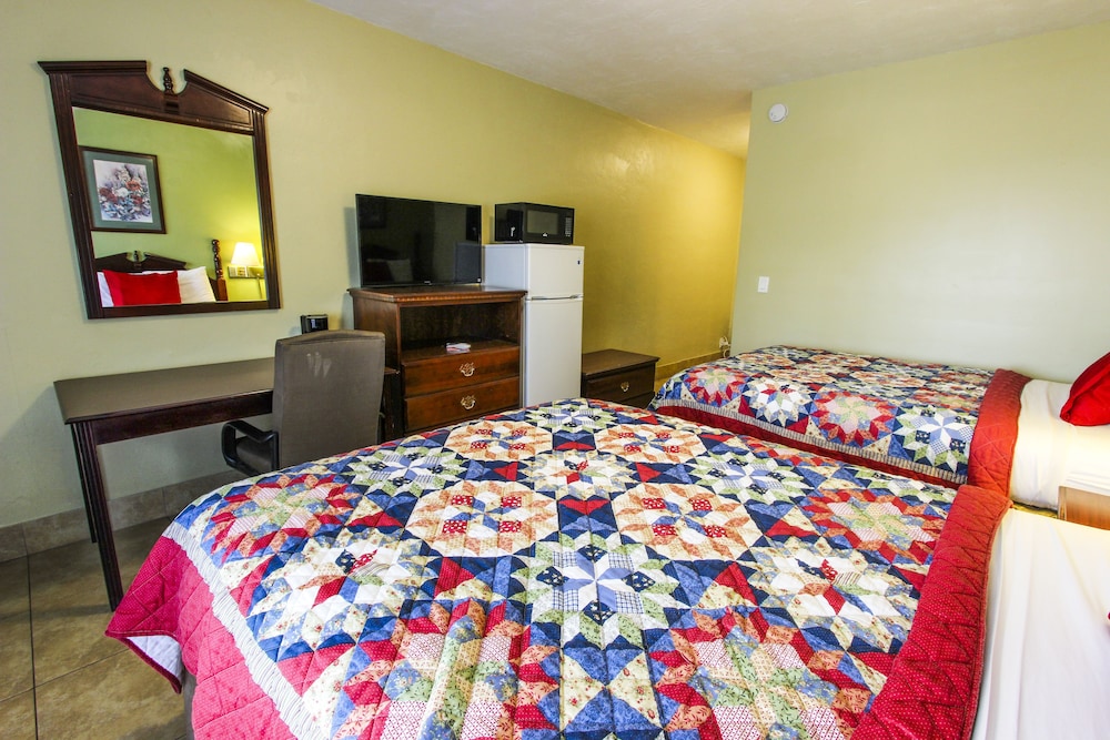 Standard Room, 2 Queen Beds, Non Smoking photo 3