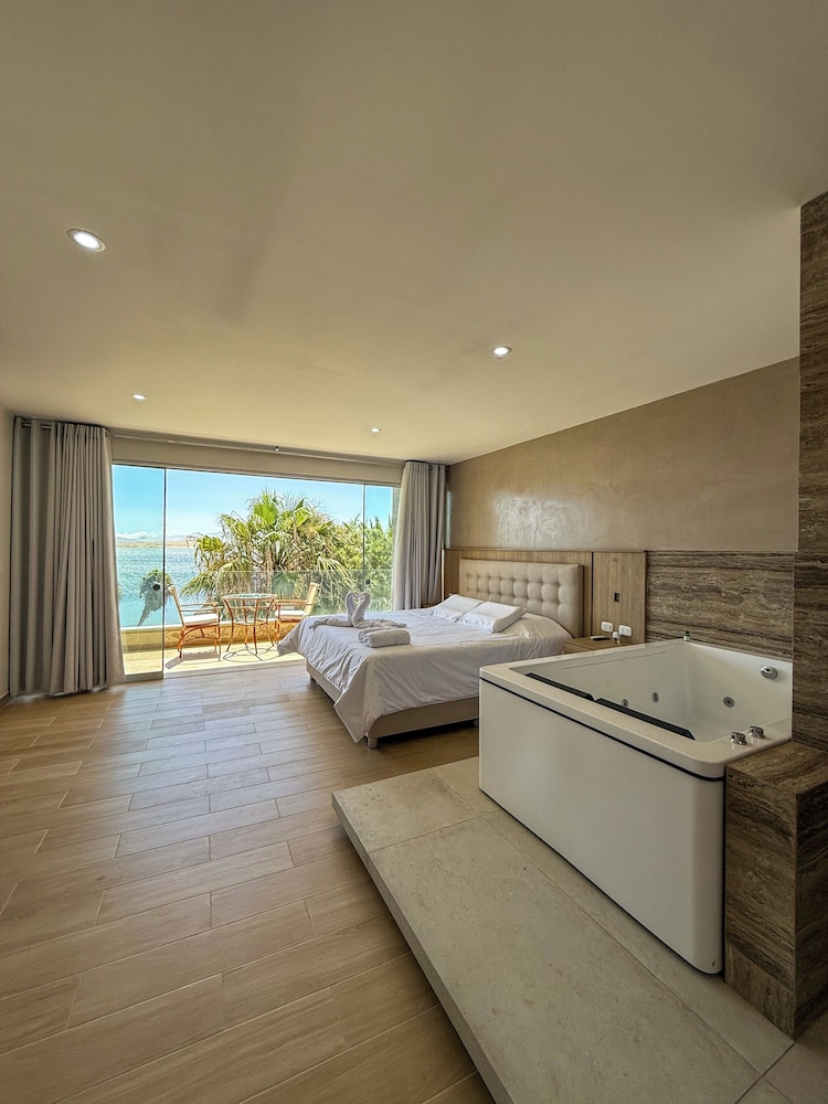 Superior Suite, Beach View