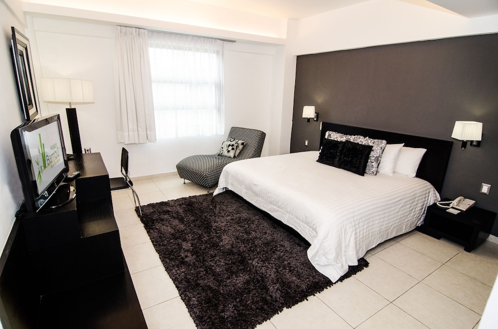 Standard Room, 1 King Bed photo 2