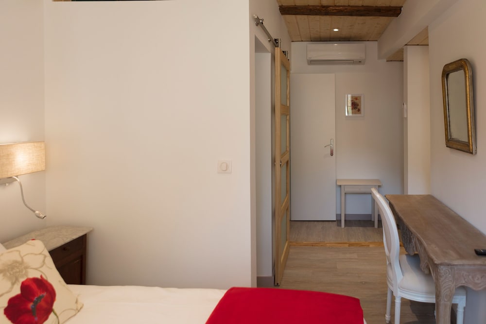 Double Room (Les Coquelicots) photo 2
