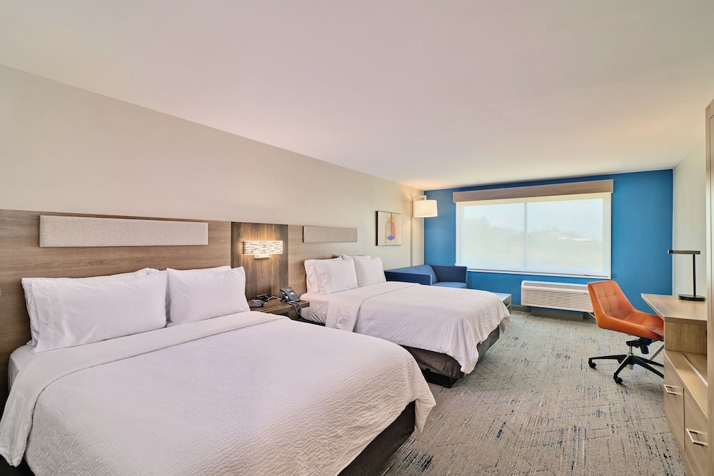 Suite, 2 Queen Beds, Accessible Bathtub (Mobility) photo 1