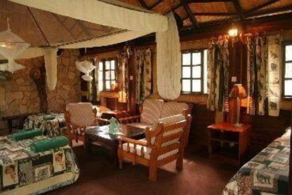 Family Tree House, Bathtub, Pool View photo 1