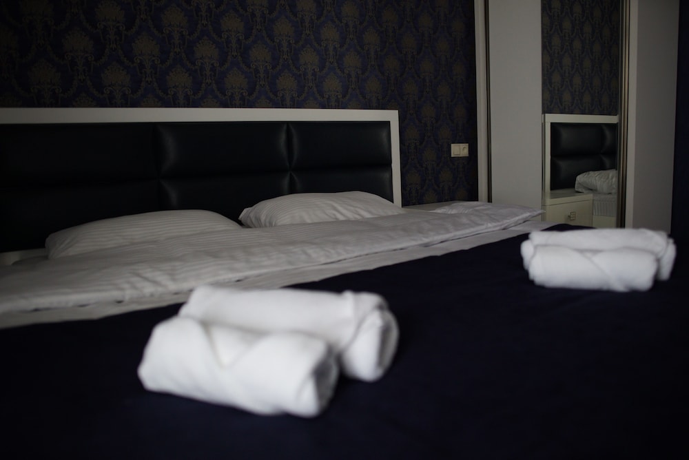 Standard Double Room (7)