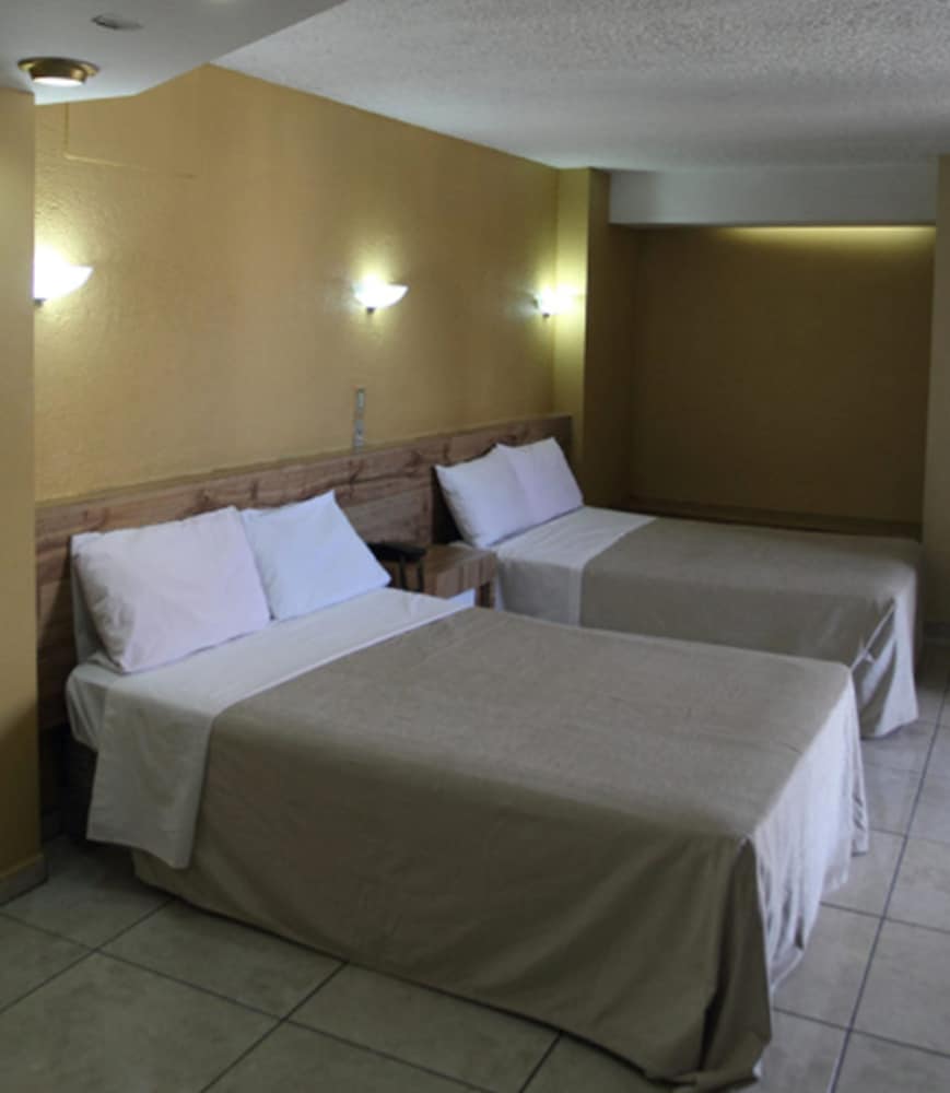 Suite, 2 Double Beds photo 2