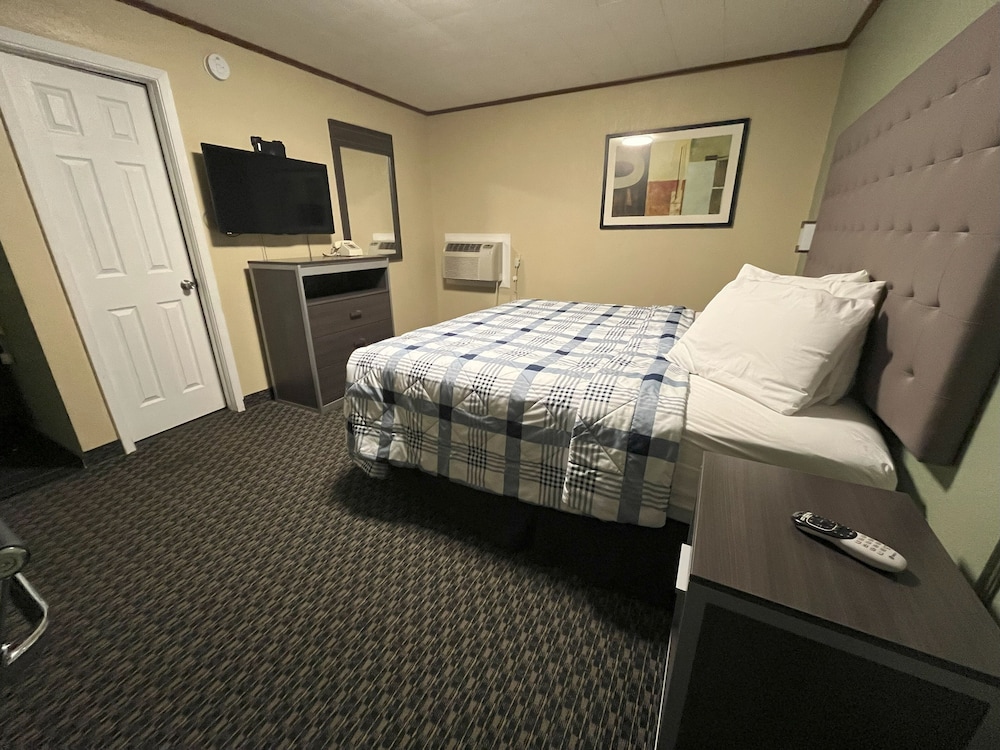 Standard Room, 1 King Bed, Smoking photo 2