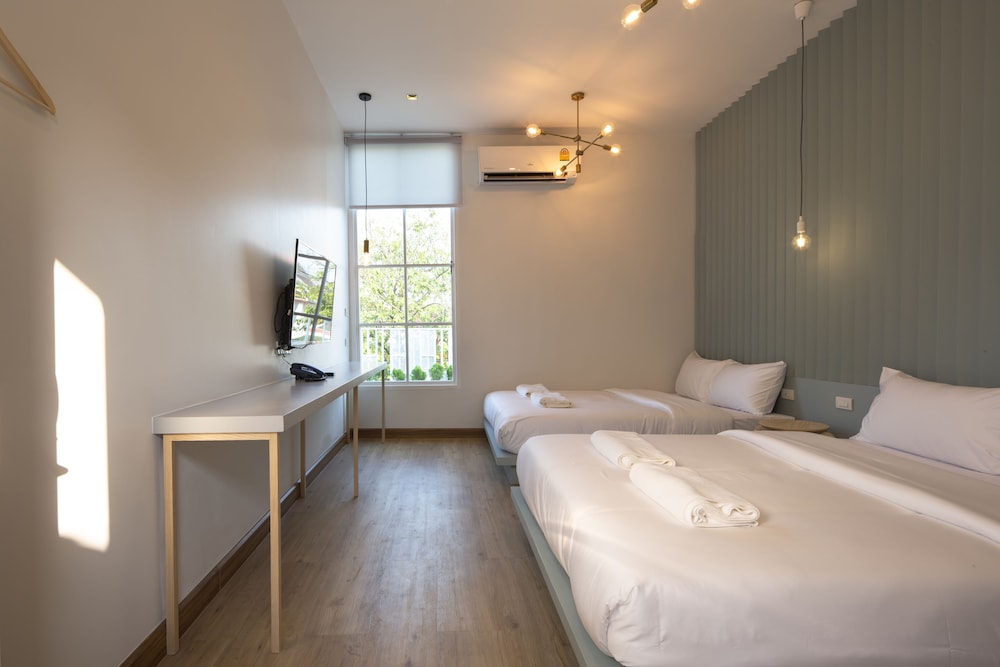 Family Quadruple Room with Shared Bathroom photo 2