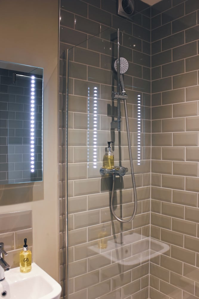 Triple Room, Ensuite photo 2