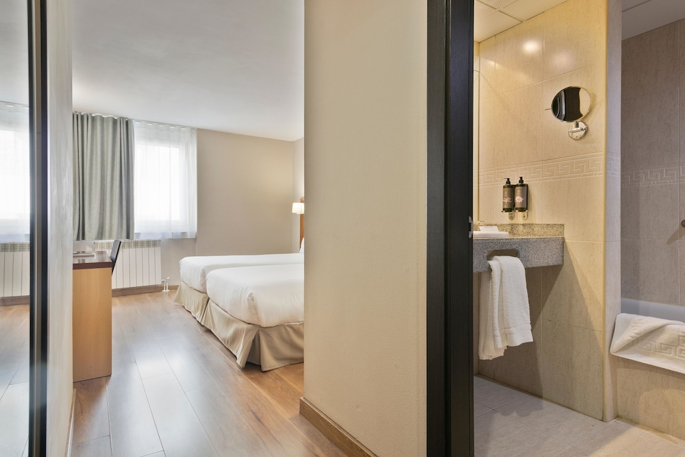 Triple Room (2 adults and 1 child, interior) photo 3
