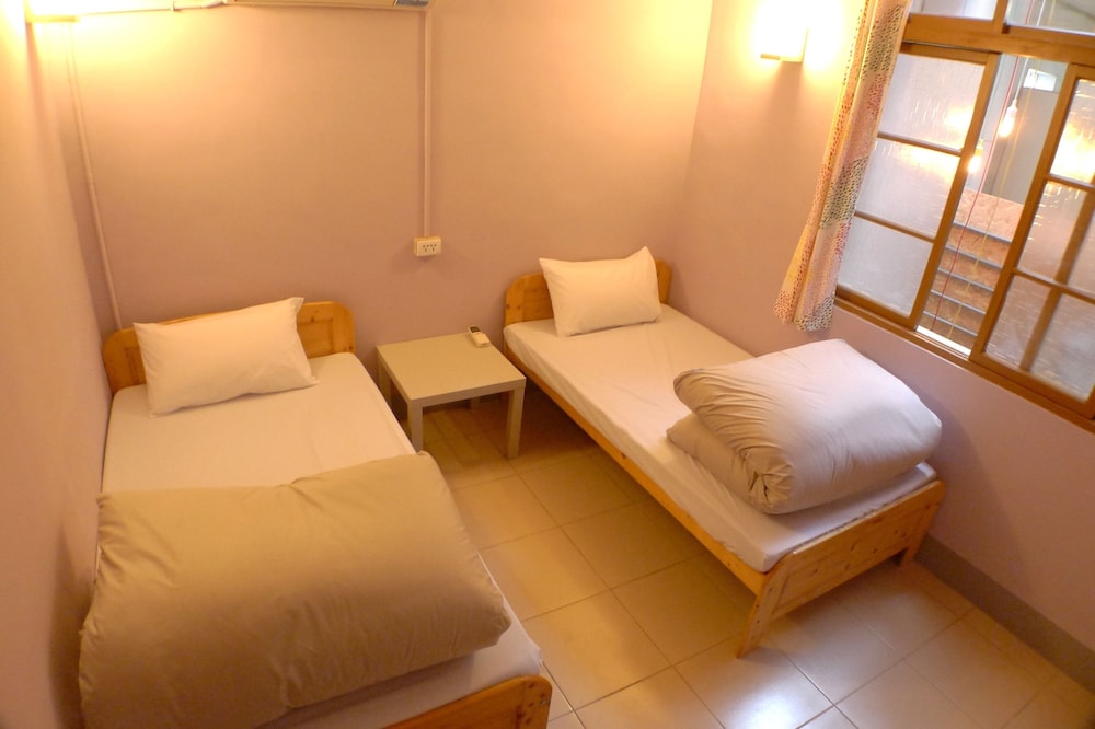 Twin Room, Shared Bathroom photo 1