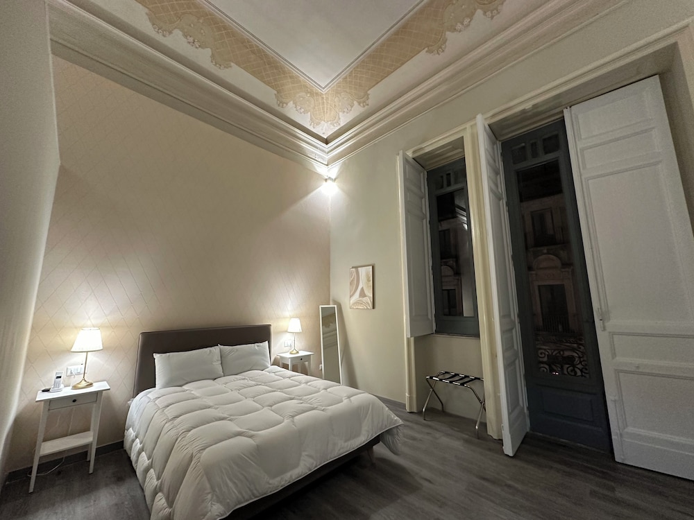 Luxury Room, 1 Bedroom, Balcony, City View photo 2