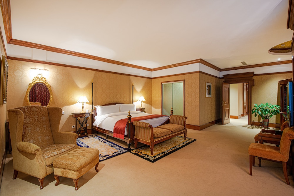 Suite, 1 Bedroom (With Living Area)